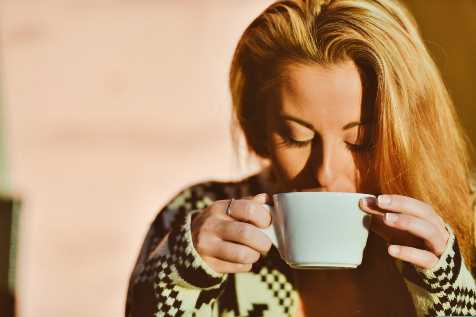 커피한잔, 식사후 여성이 마시는 커피